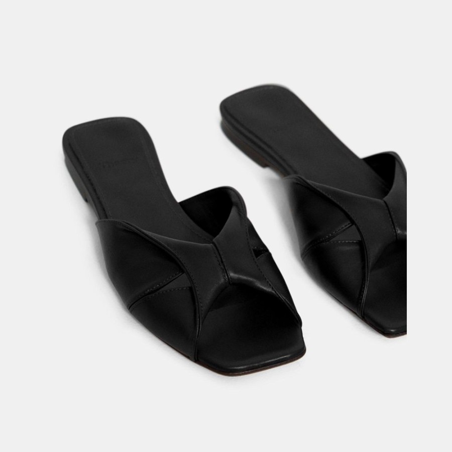 Women Theory Outlet | Twisted Sandal In Leather Black